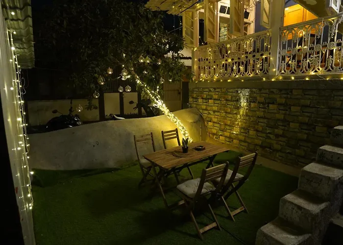 Gosolo Stays Bandra Hostel