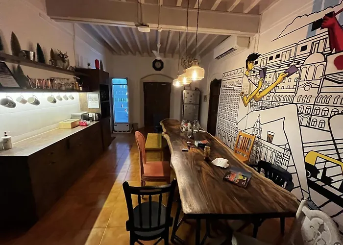 Gosolo Stays Bandra Hostel